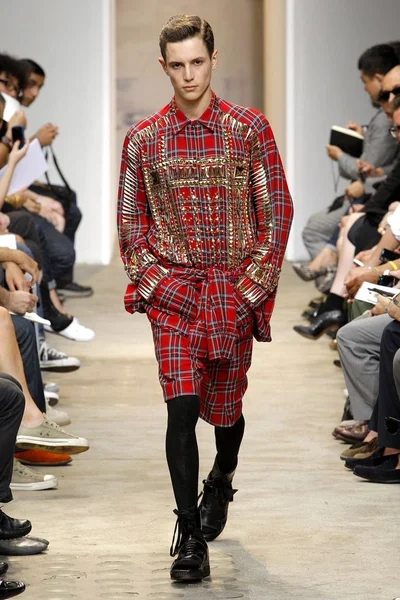Look 26
